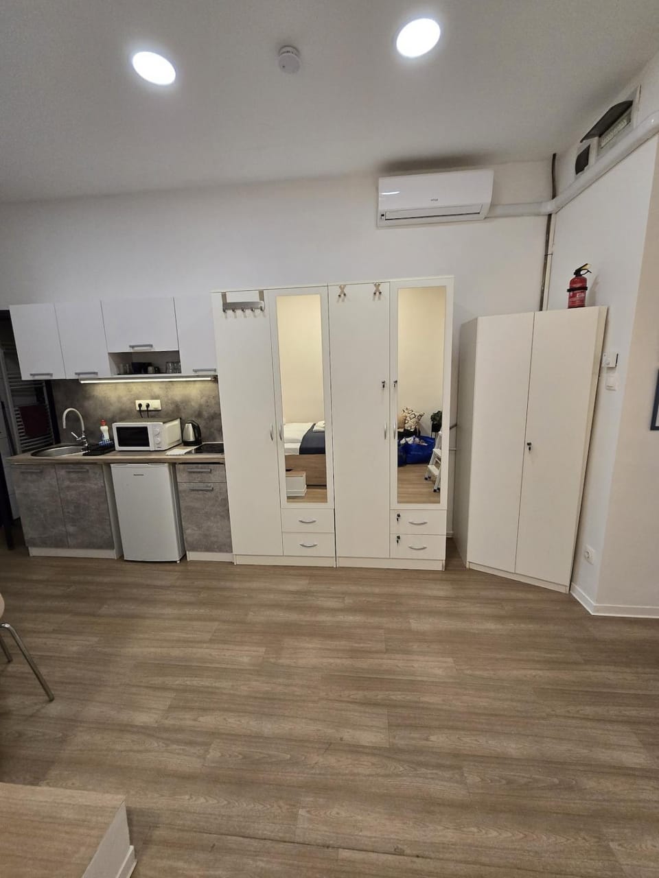 Kitchen or kitchenette, stove, wardrobe, air conditioner