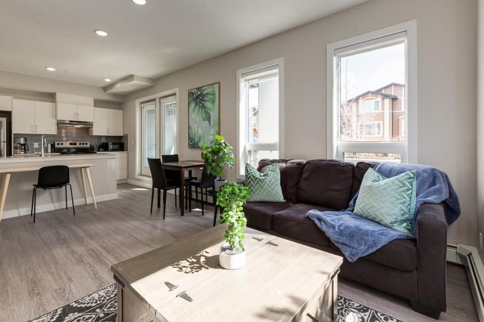 Free Heated Parking, Close to DT, Pet Friendly Apartment in Calgary