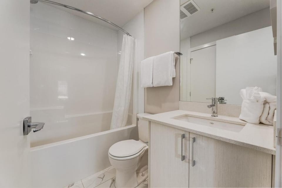 Free Heated Parking, Close to DT, Pet Friendly Apartment in Calgary
