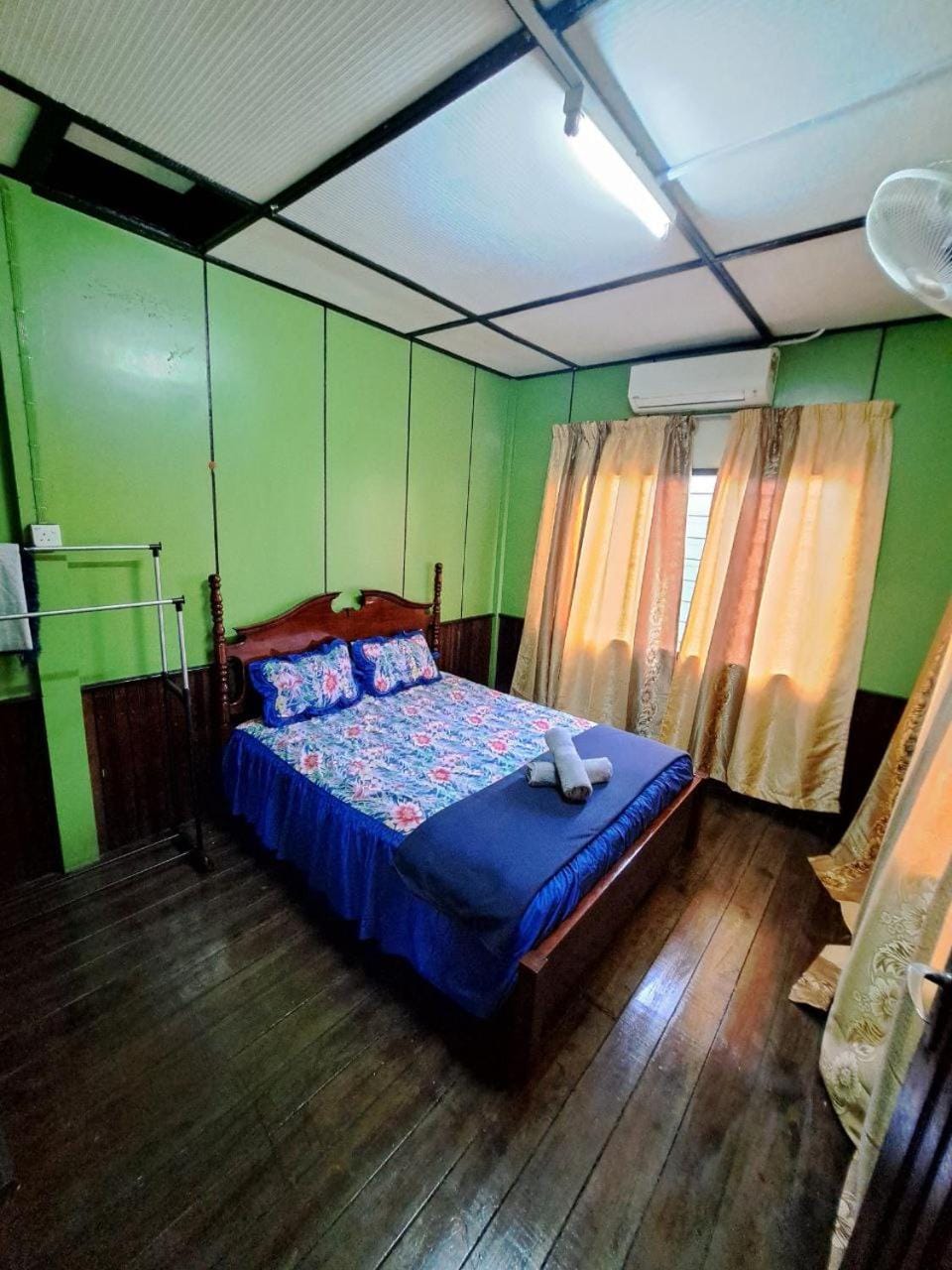 Photo of the whole room, Bedroom, towels, air conditioner
