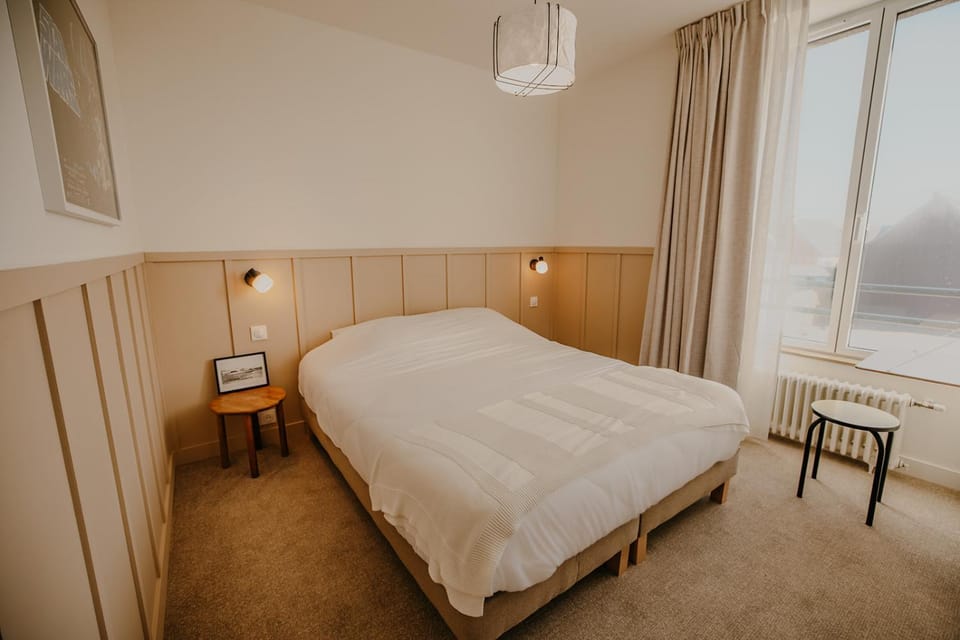 Bed, Photo of the whole room, Bedroom, internet