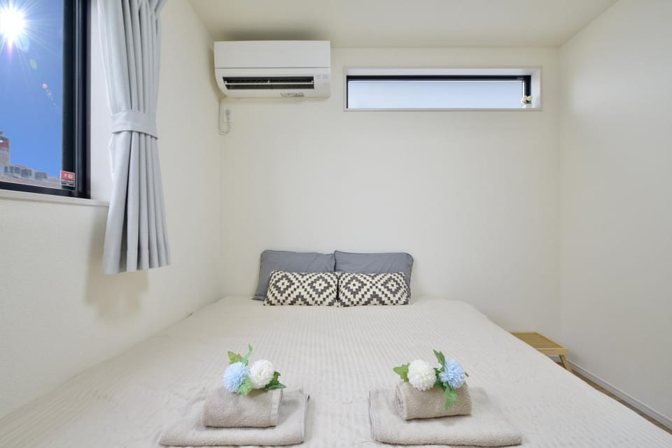 Bed, Bedroom, air conditioner