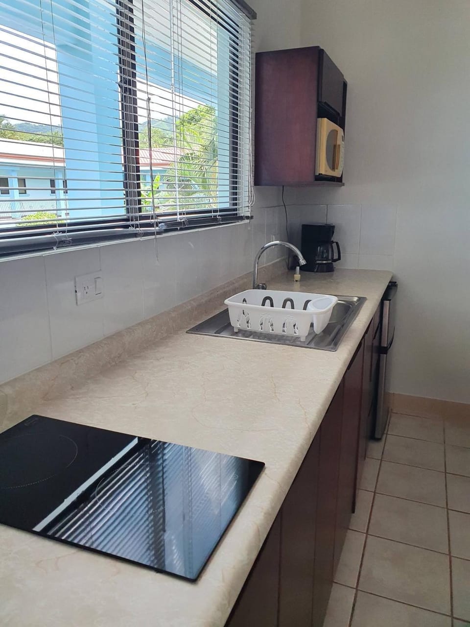 Coffee/tea facilities, stove, kitchen