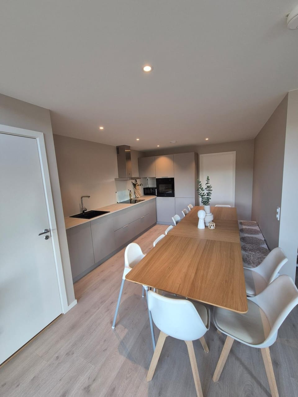 Kitchen or kitchenette, Dining area, stove