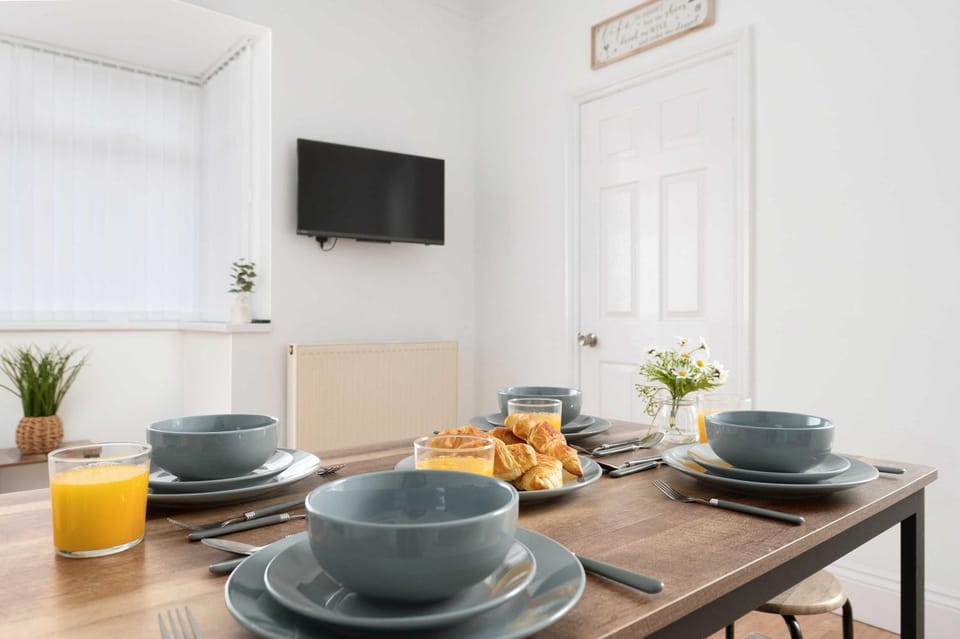 Stylish 3-Bed Home, Free Double Parking, Near Seafront House in Cleethorpes