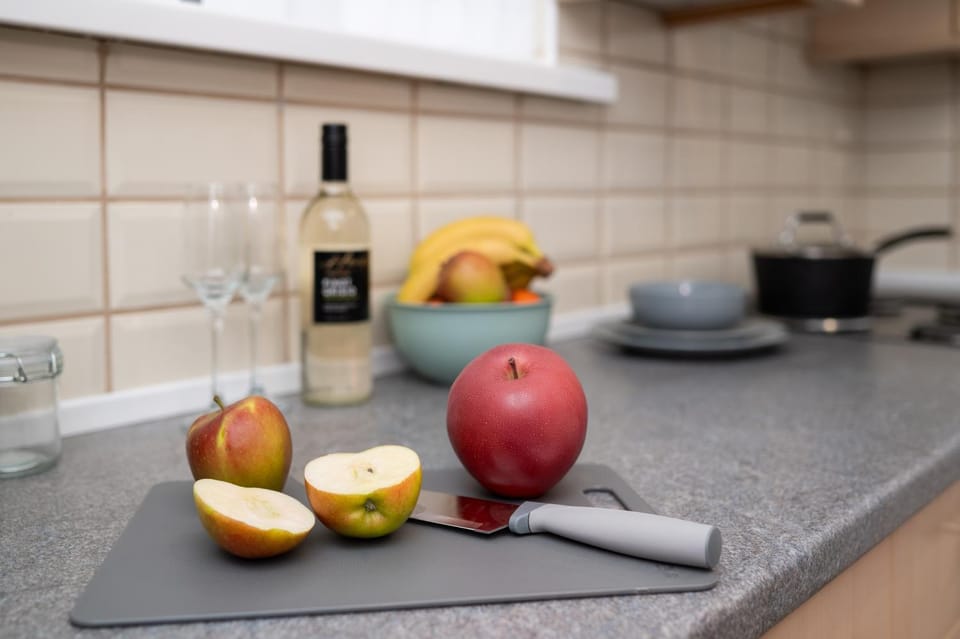 Kitchen or kitchenette, Food and drinks, Food, Drinks