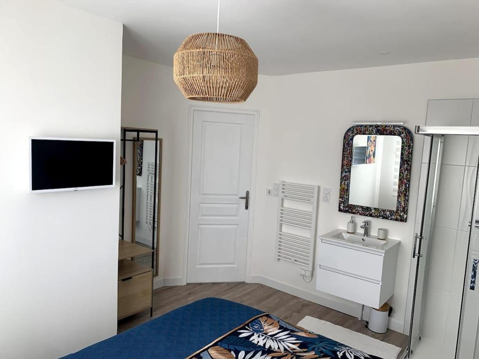 Bathroom, Bedroom