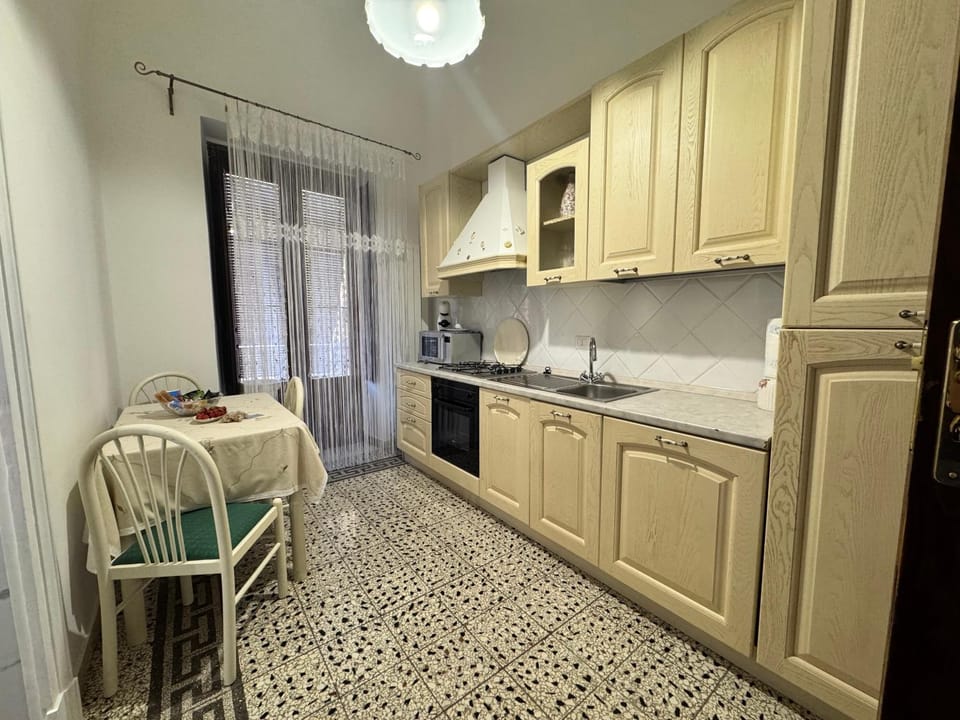 Coffee/tea facilities, Food and drinks, Breakfast, Italian breakfast, microwave, stove, kitchen