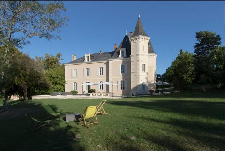 Le Château de Monciaux Villa in Nouvelle-Aquitaine