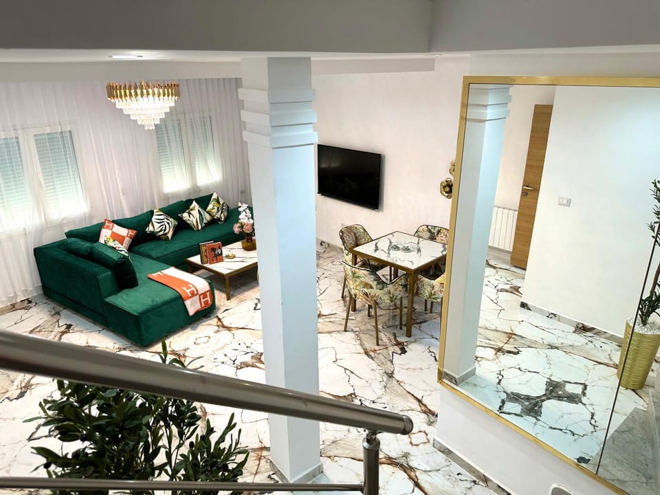 Communal lounge/ TV room, TV and multimedia, Living room, Seating area, Dining area, Evening entertainment