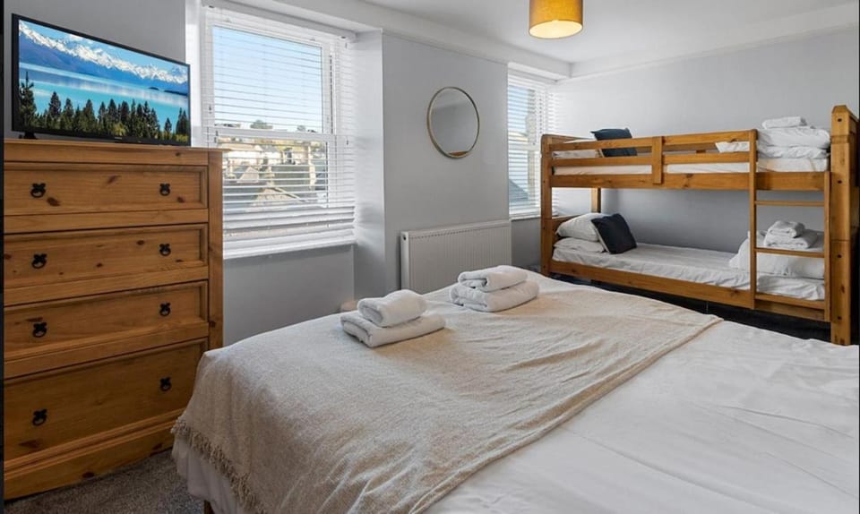 Bed, Bedroom, bunk bed