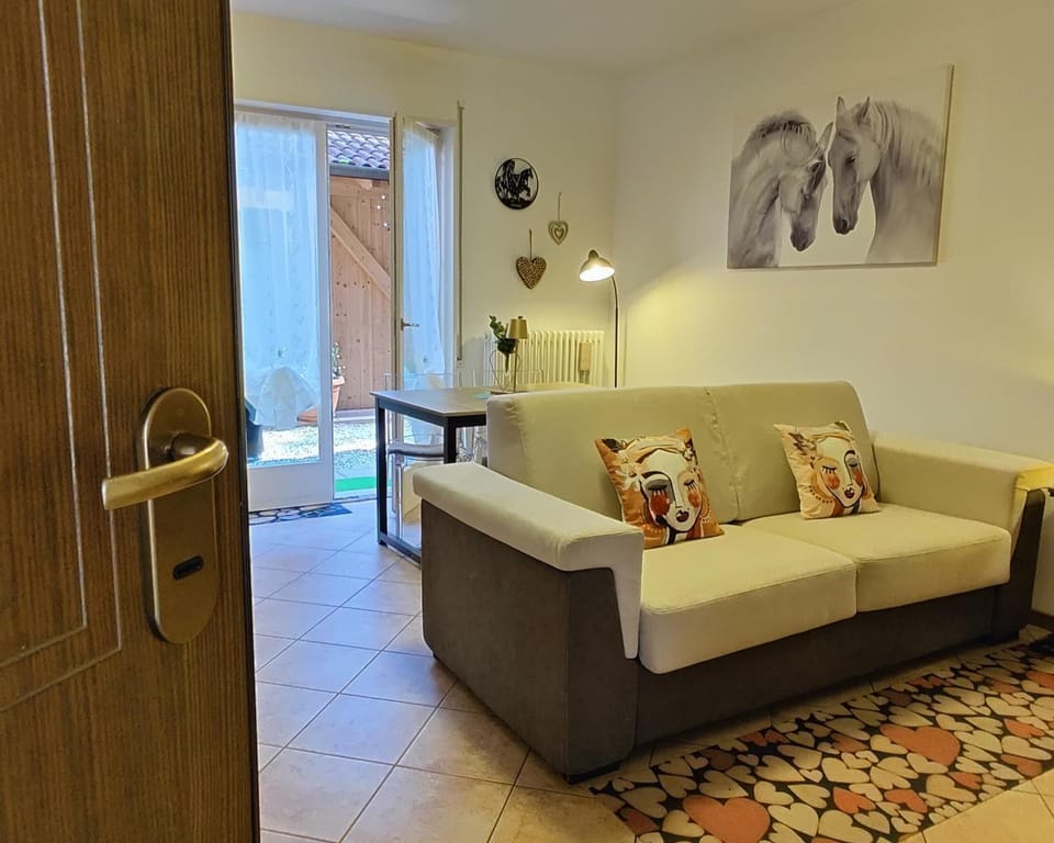 Living room, Photo of the whole room, Seating area