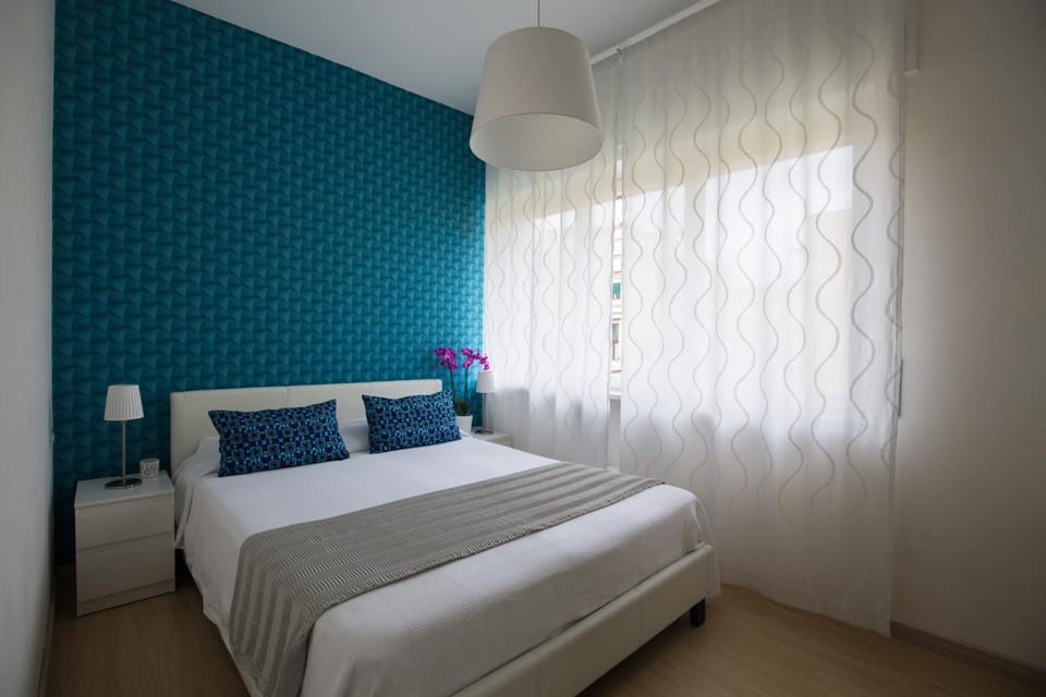Photo of the whole room, Quiet street view