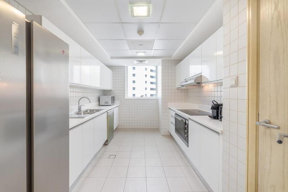 Beachfront Bliss Luxurious 3-BR Stay in JBR Apartment in Dubai