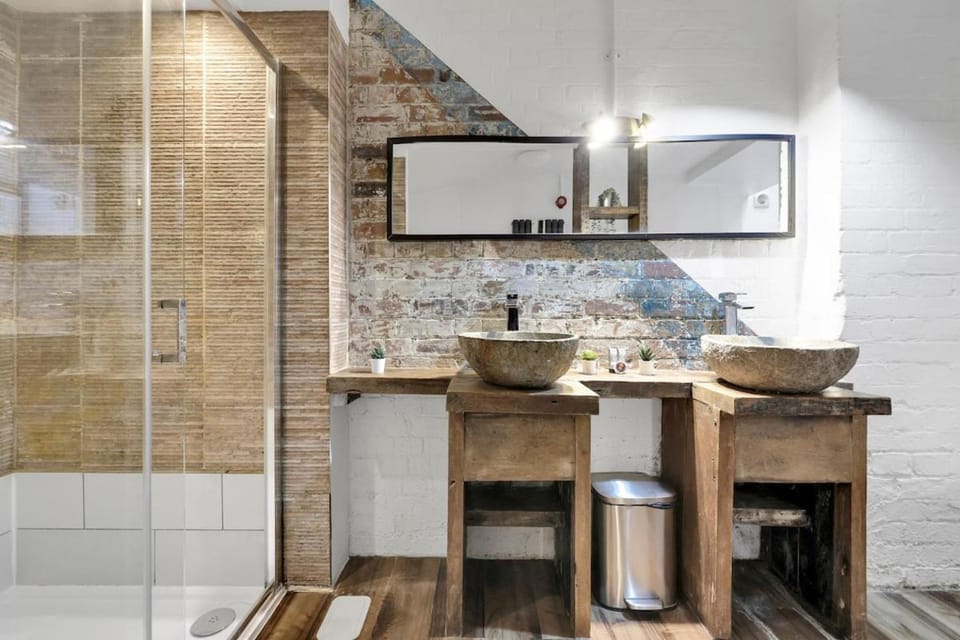 Large 2 Bedroom Warehouse Apartment Short Term Rental & Flexible Renting Hoxton With Free Wi-Fi Apartment in London Borough of Islington