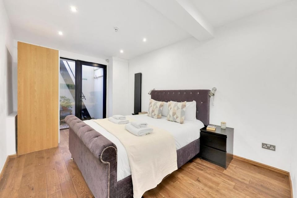 Large 2 Bedroom Warehouse Apartment Short Term Rental & Flexible Renting Hoxton With Free Wi-Fi Apartment in London Borough of Islington