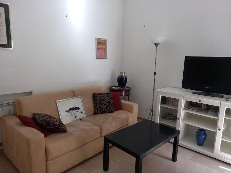 Communal lounge/ TV room, TV and multimedia, Living room, Seating area