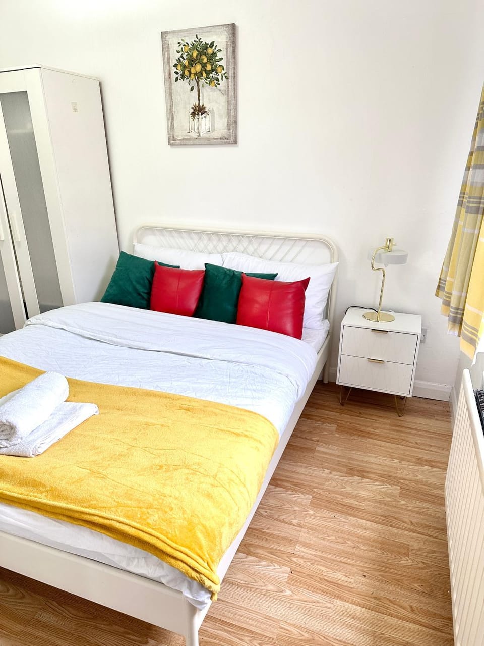 Bed, Bedroom, towels, towels