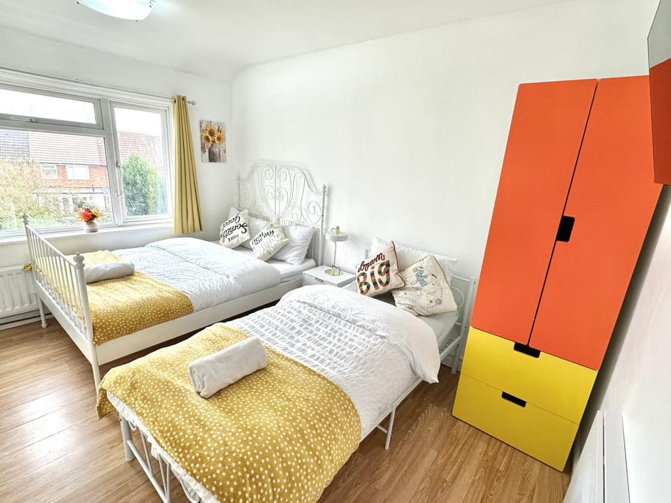 Bed, Bedroom, bunk bed, towels, towels, wardrobe