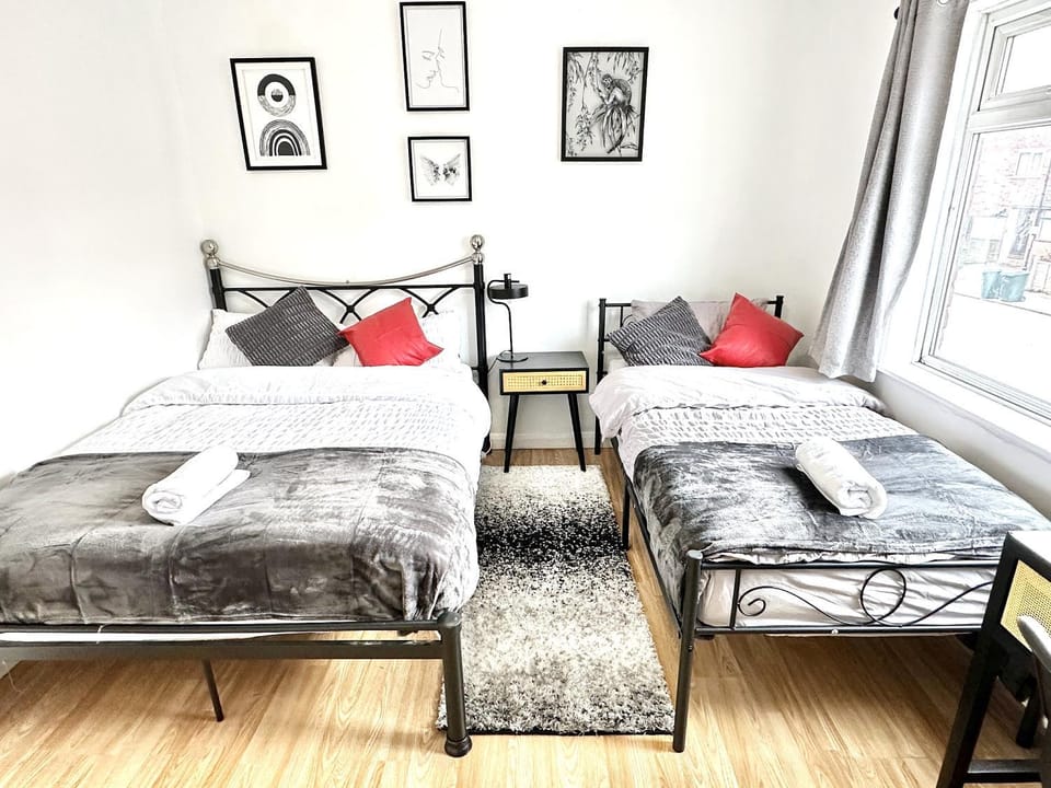 Bed, Bedroom, bunk bed, towels, towels