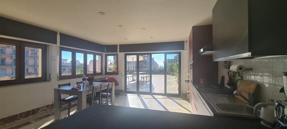 Kitchen or kitchenette, Dining area, stove