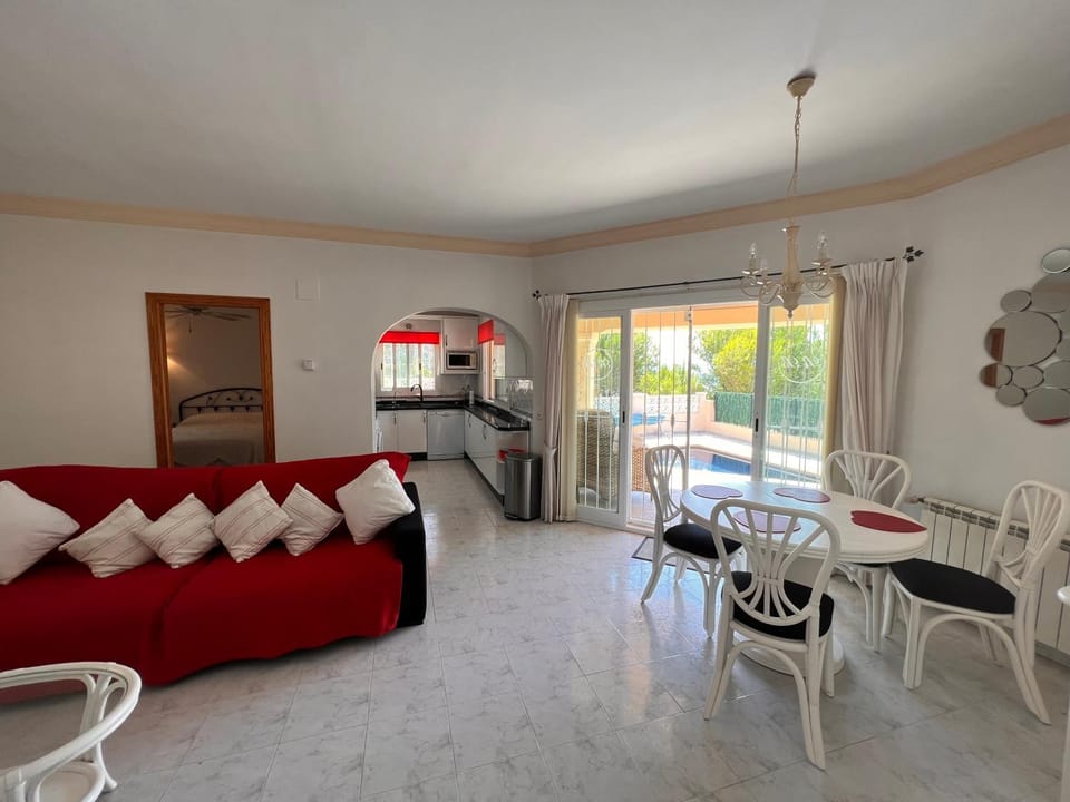 Kitchen or kitchenette, Living room, Seating area, Dining area, pet friendly