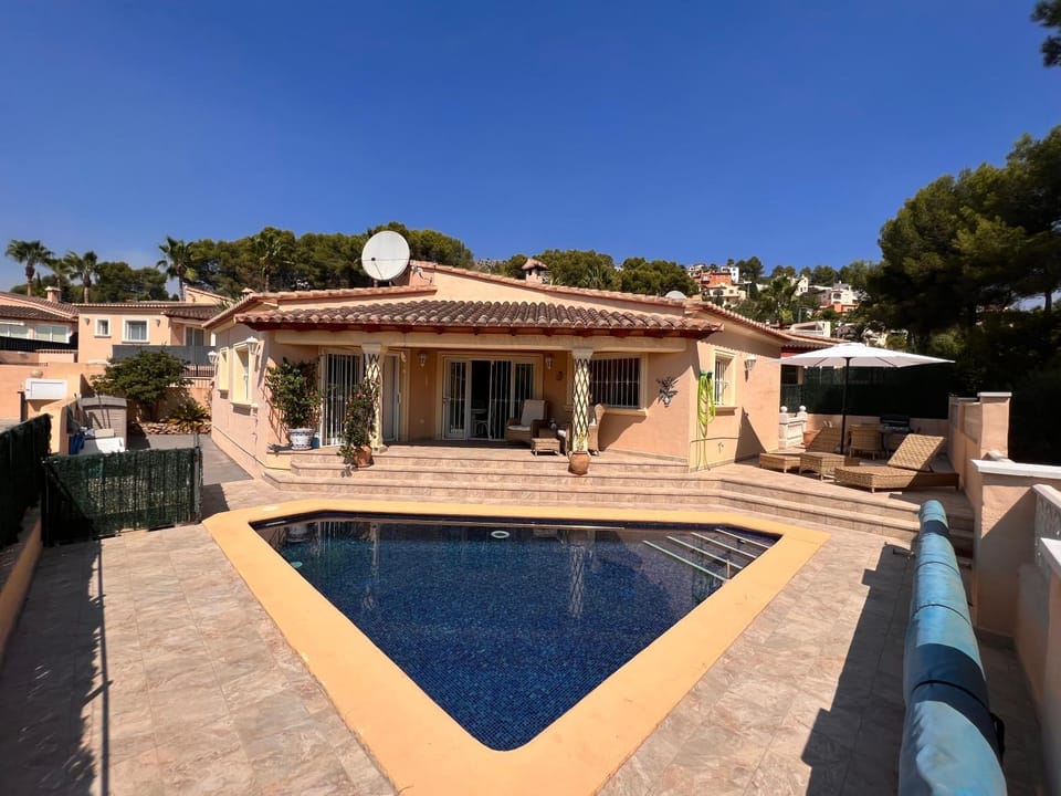 Property building, Patio, Day, Balcony/Terrace, Pool view, Swimming pool, sunbed