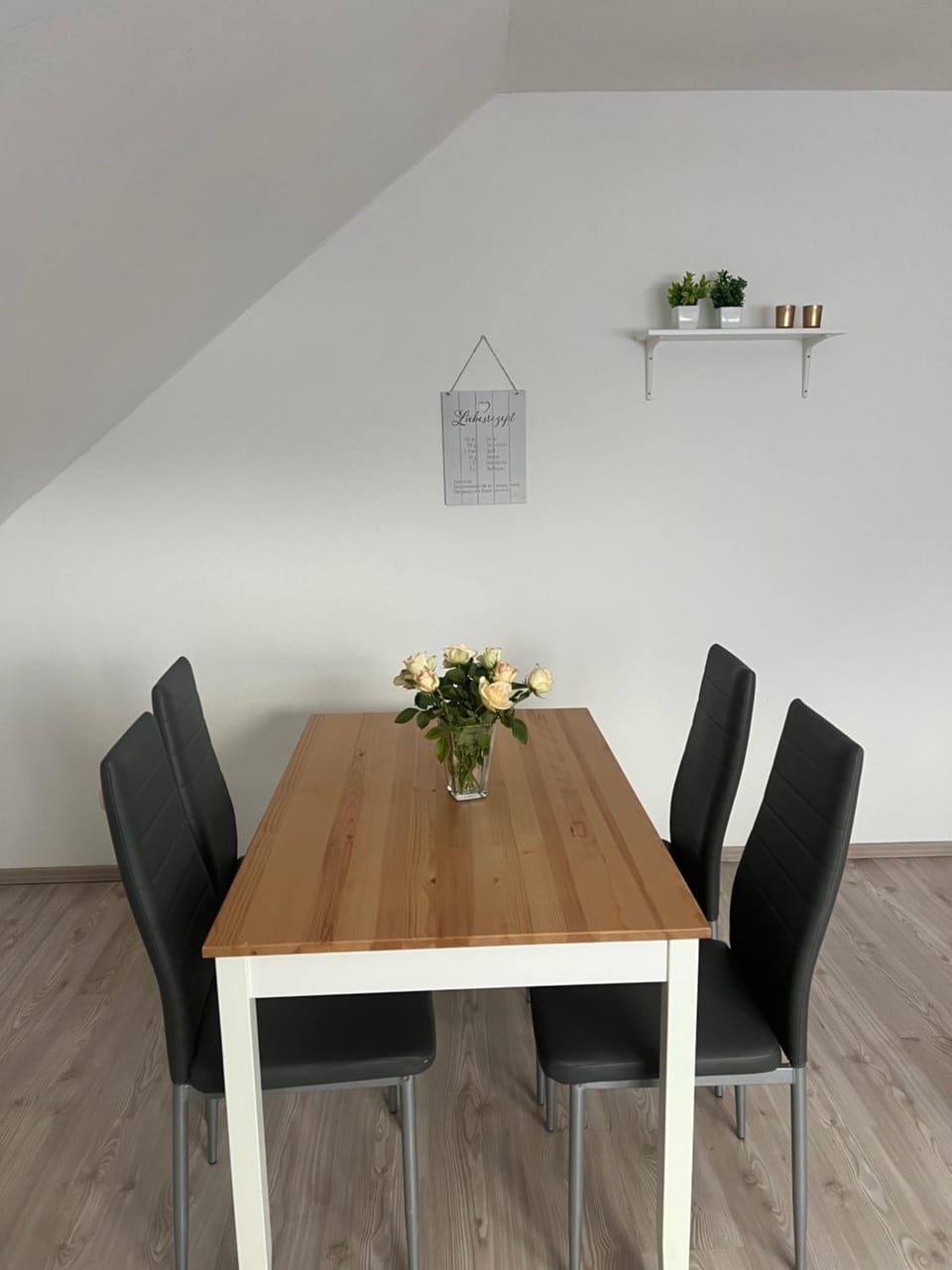 Seating area, Dining area