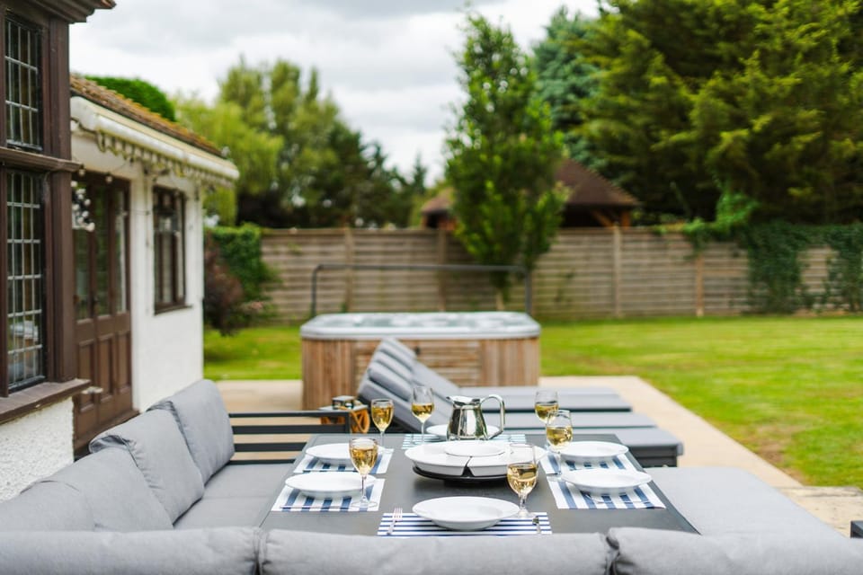 Patio, Spring, Day, Garden, Seating area