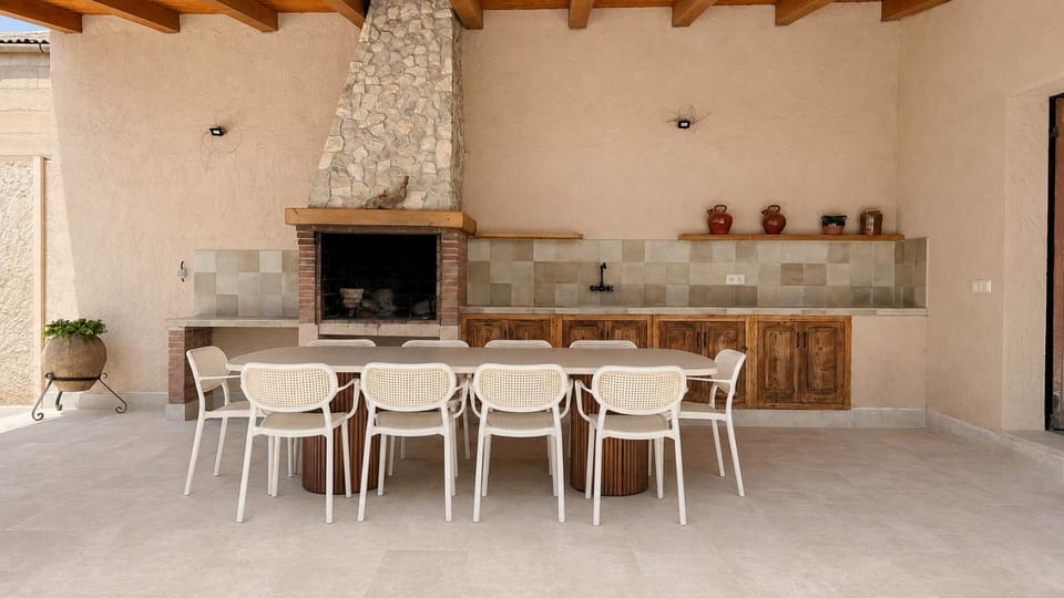 Patio, BBQ facilities, Seating area, Dining area