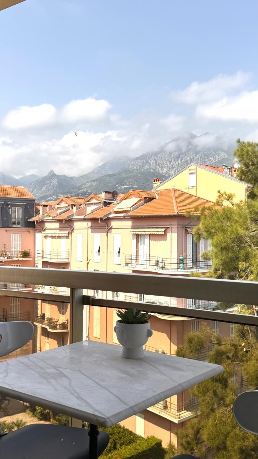 Berkeley, studio, terrasse, vue mer, parking, clim Apartment in Menton