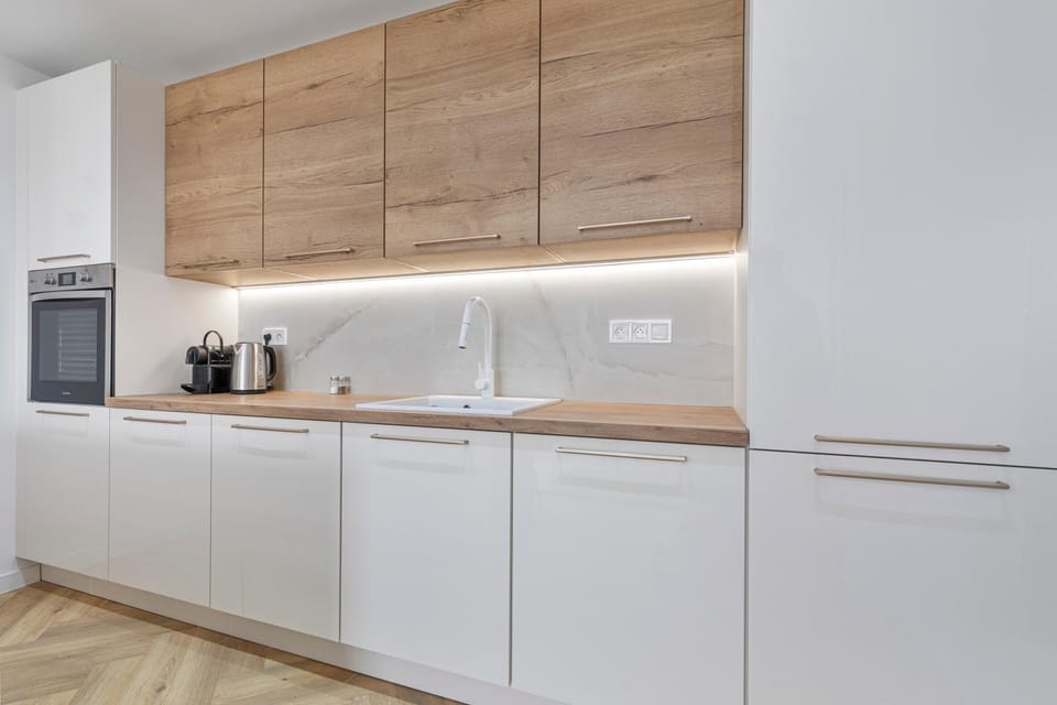 Coffee/tea facilities, Kitchen or kitchenette, dishwasher, oven, stove