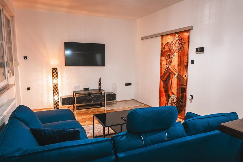 Communal lounge/ TV room, TV and multimedia, Living room, Seating area, heating, air conditioner