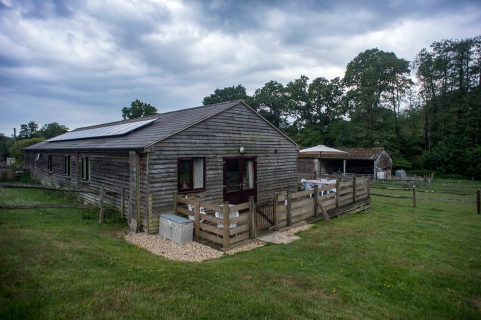 Accessible 4-Bed Barn Sleeps 8 - Farm Stay House in Wealden District