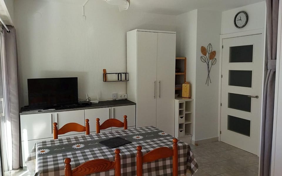 TV and multimedia, Living room, Dining area