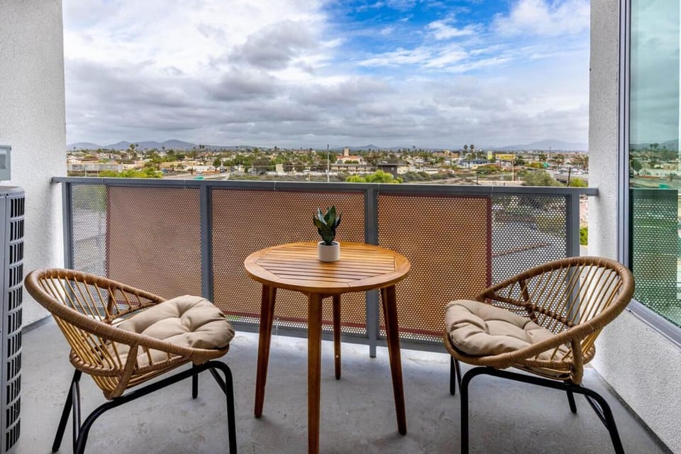 Artistic FastWiFi Parking Pets Apartment in San Diego