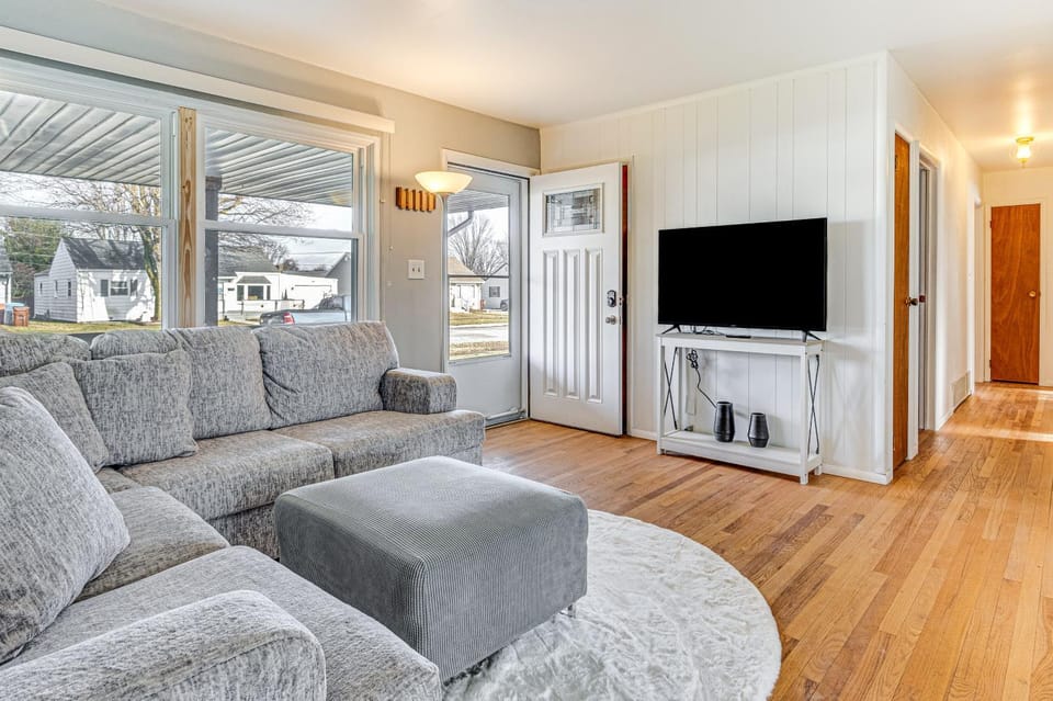 2 Mi to Downtown Logansport Quiet Home with Grill House in Indiana