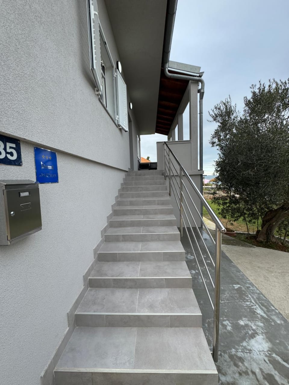 Facade/entrance