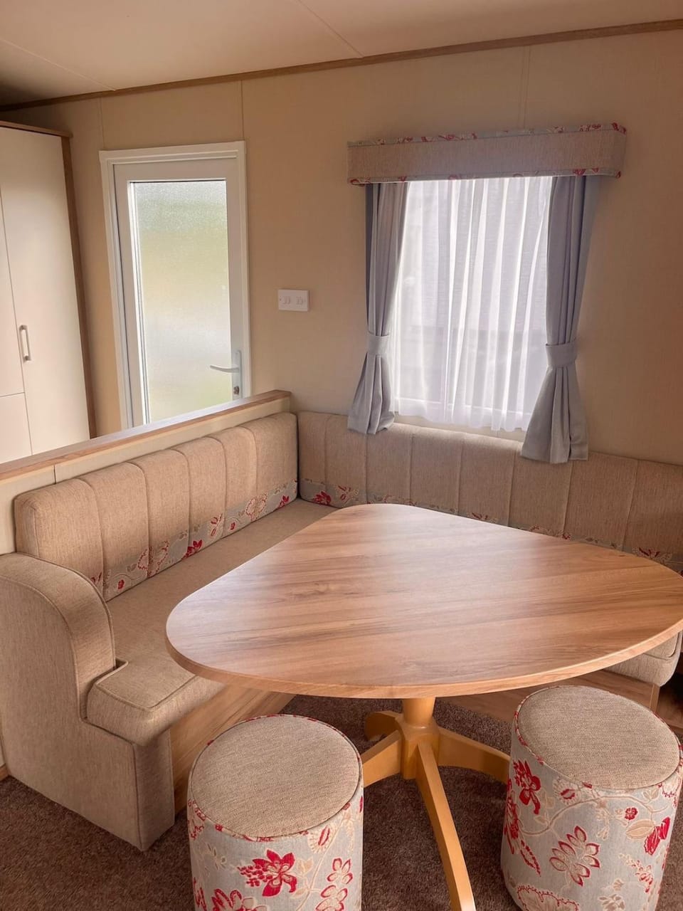 Ard Na Leice Scenic Escape with Lake Views House in County Donegal