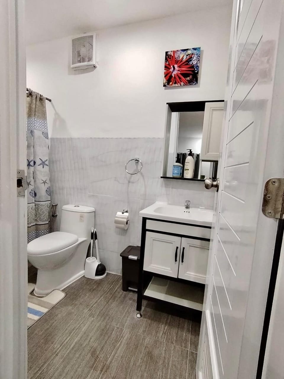 Shower, Toilet, Bathroom, bidet, towels