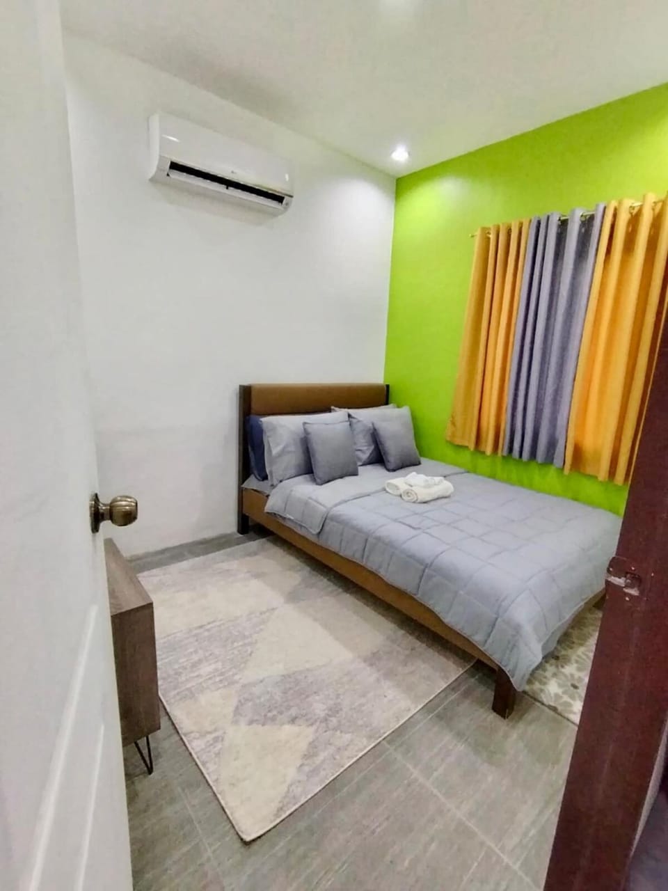 Bed, Bedroom, air conditioner