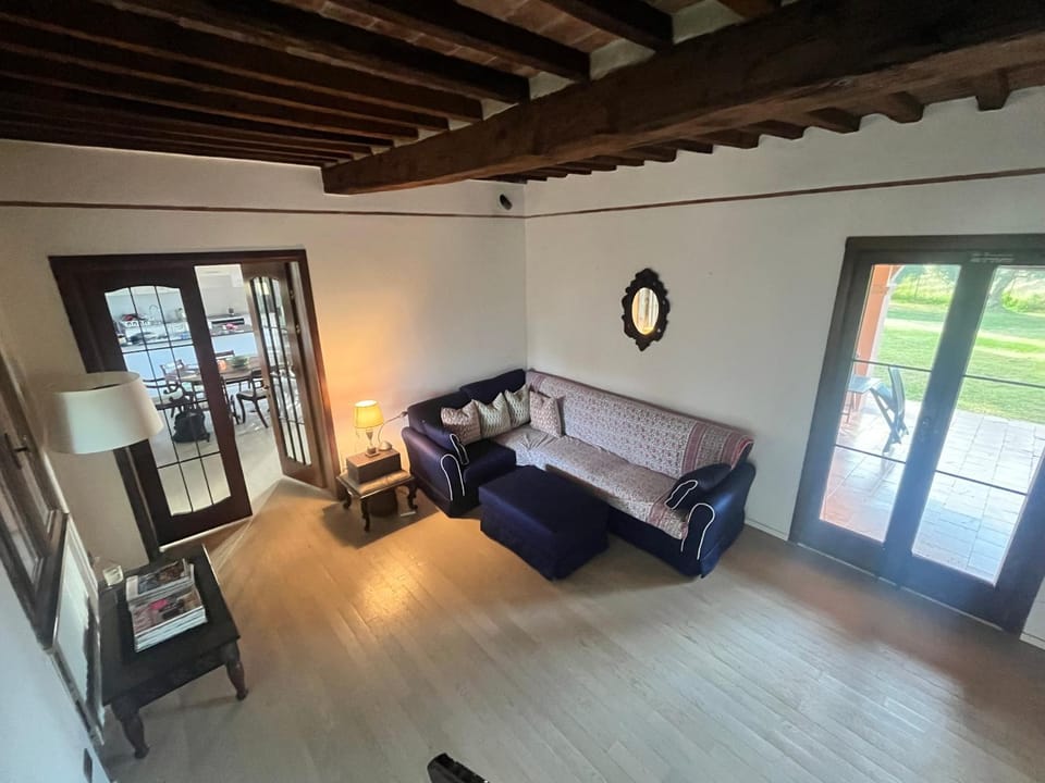 Living room, Photo of the whole room, Seating area