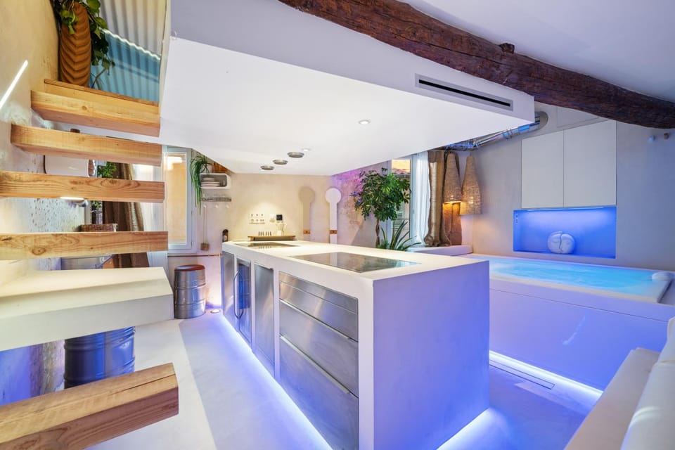 Kitchen or kitchenette, Photo of the whole room, Pool view, Swimming pool