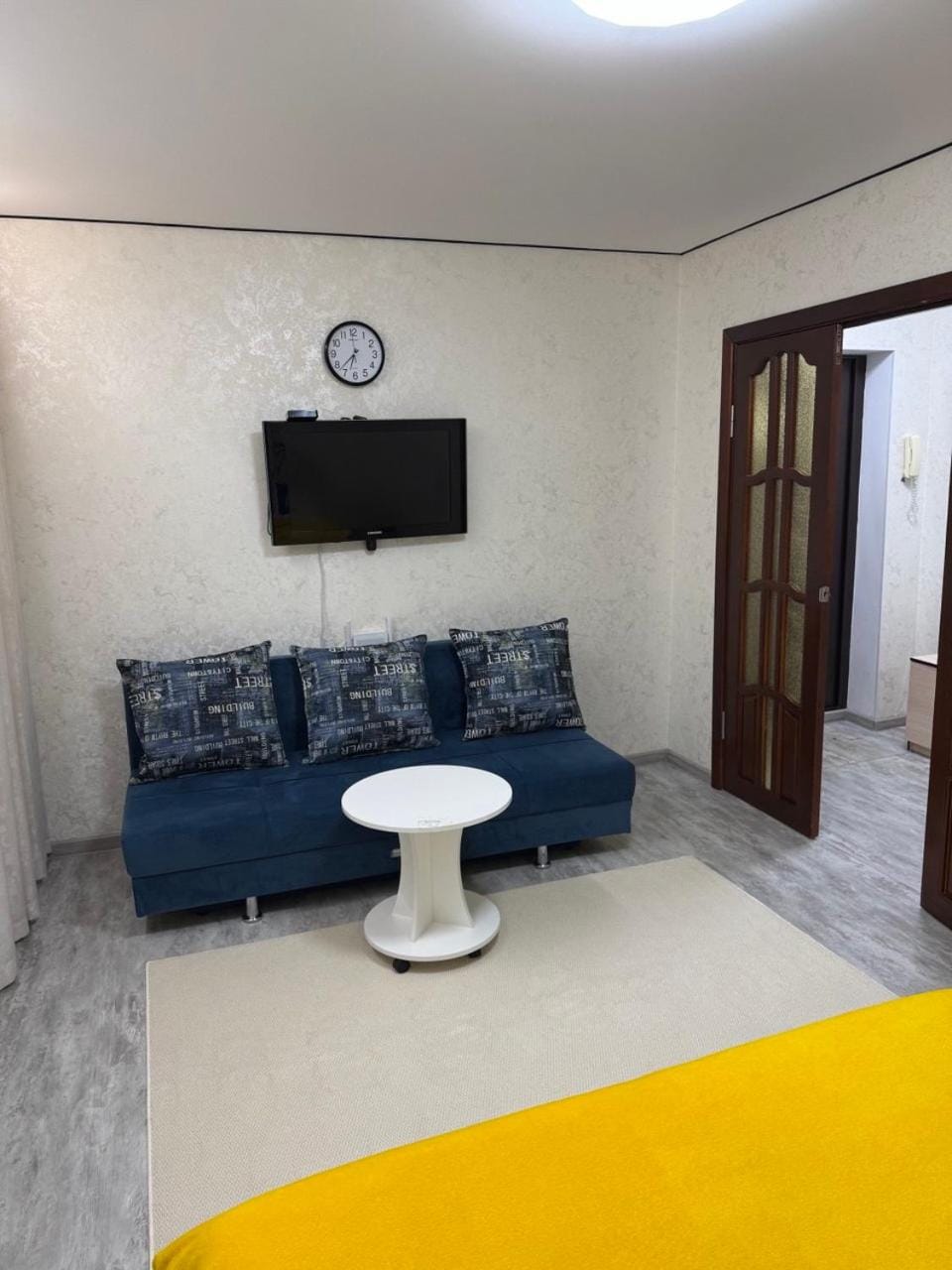 Communal lounge/ TV room, Bed, TV and multimedia, Living room, Photo of the whole room, Seating area