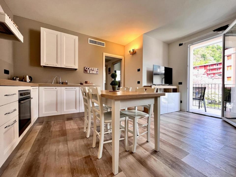 Kitchen or kitchenette, Dining area, dishwasher, oven, stove