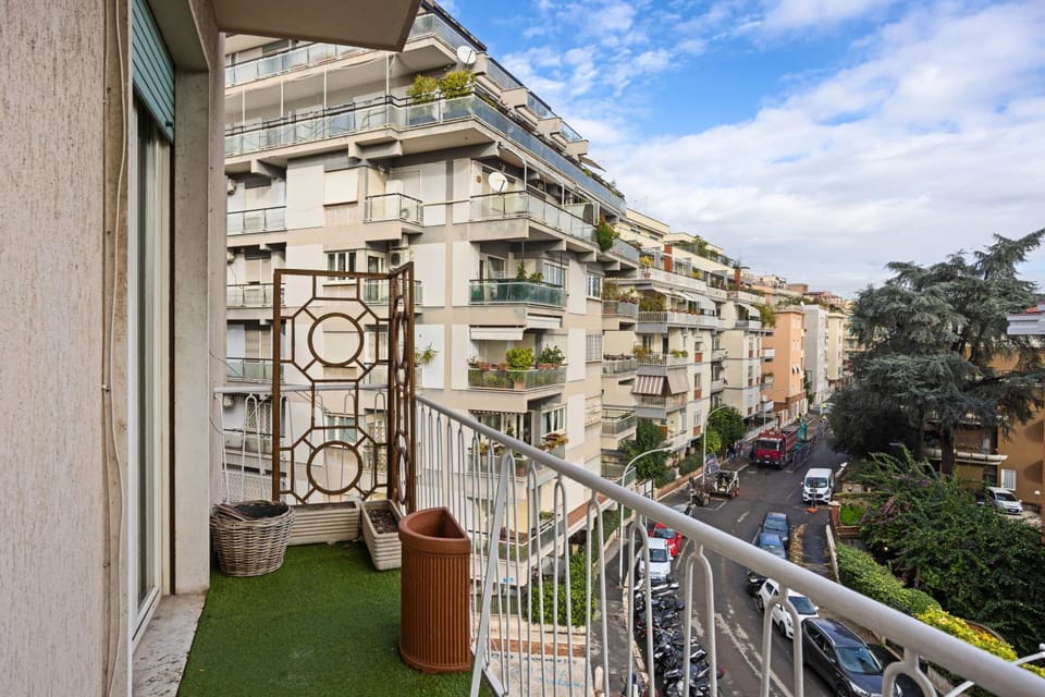 Property building, Neighbourhood, View (from property/room), Balcony/Terrace, Street view
