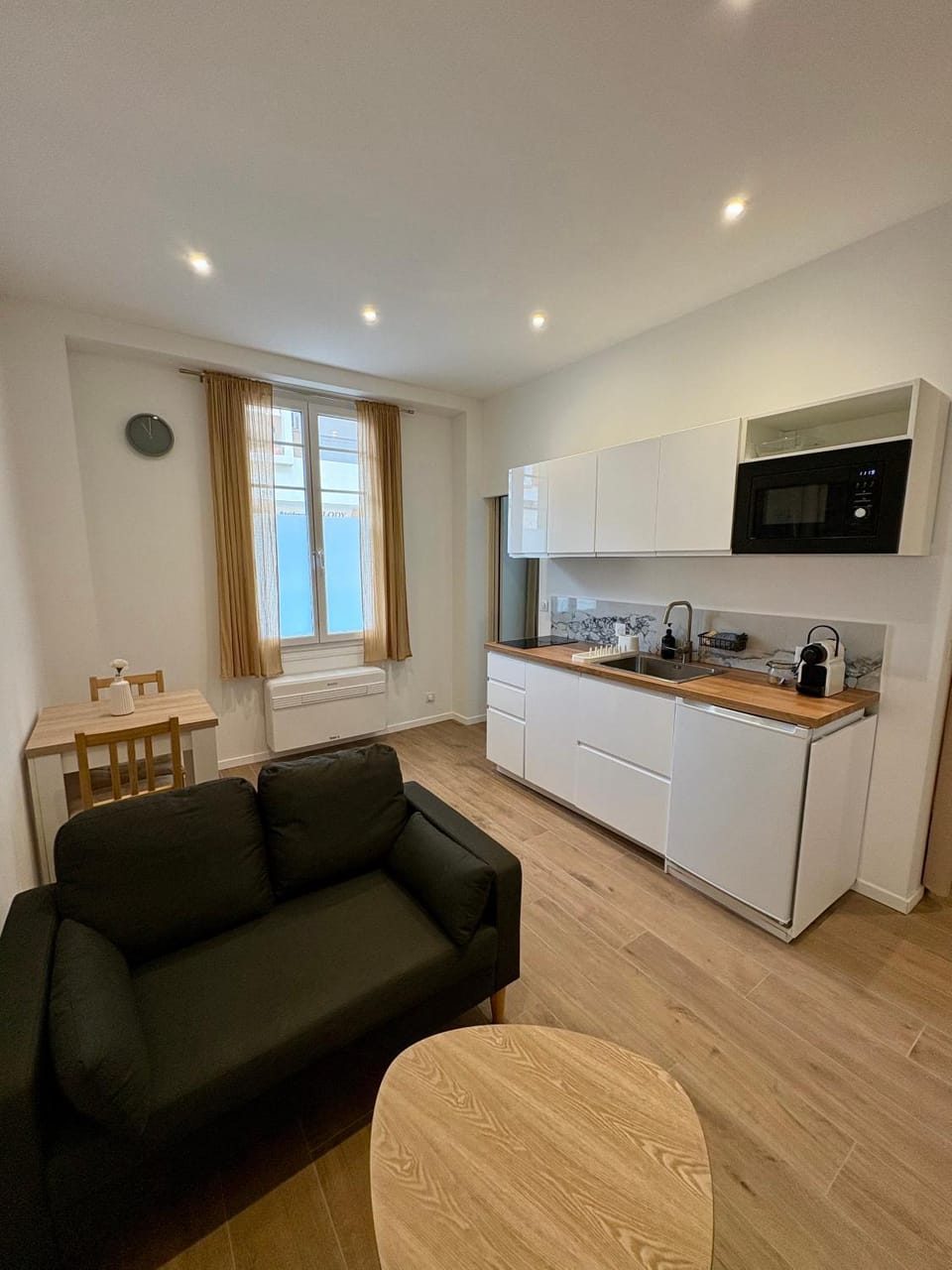Kitchen or kitchenette, Living room, Seating area, Dining area, pet friendly, stove