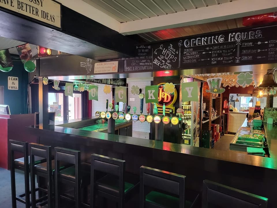 Lounge or bar, Food and drinks, Drinks