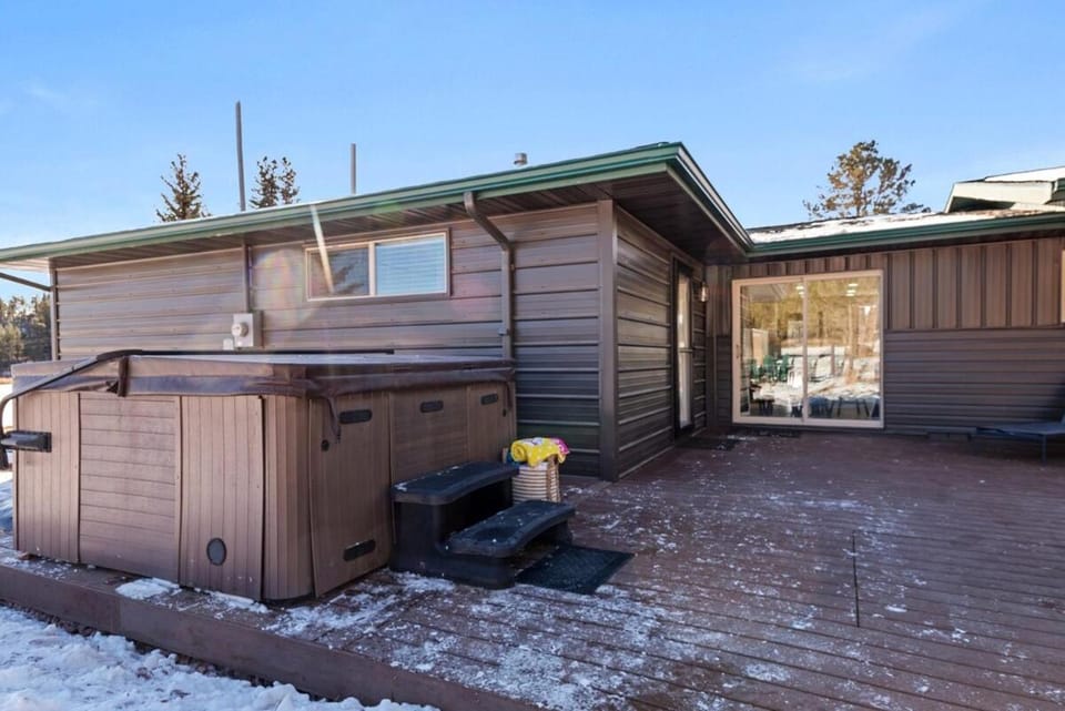 Property building, Hot Tub