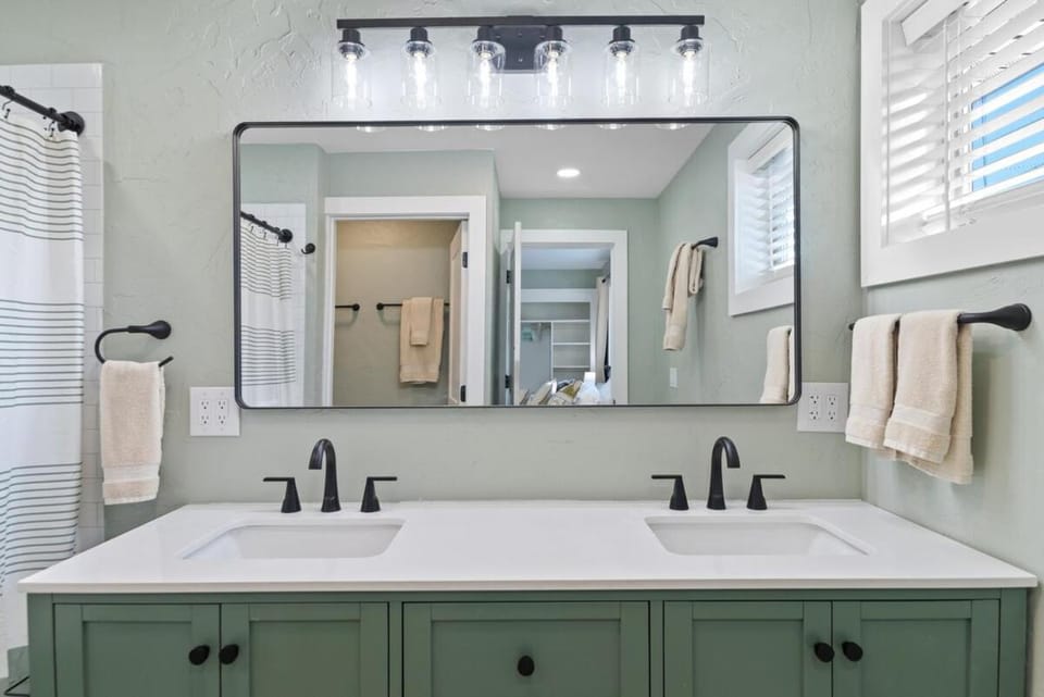 Bathroom, towels